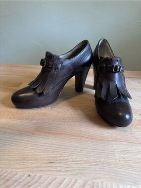 Women's FRYE Miranda Kiltie Oxford Brown Fringe Leather Heeled Loafers
